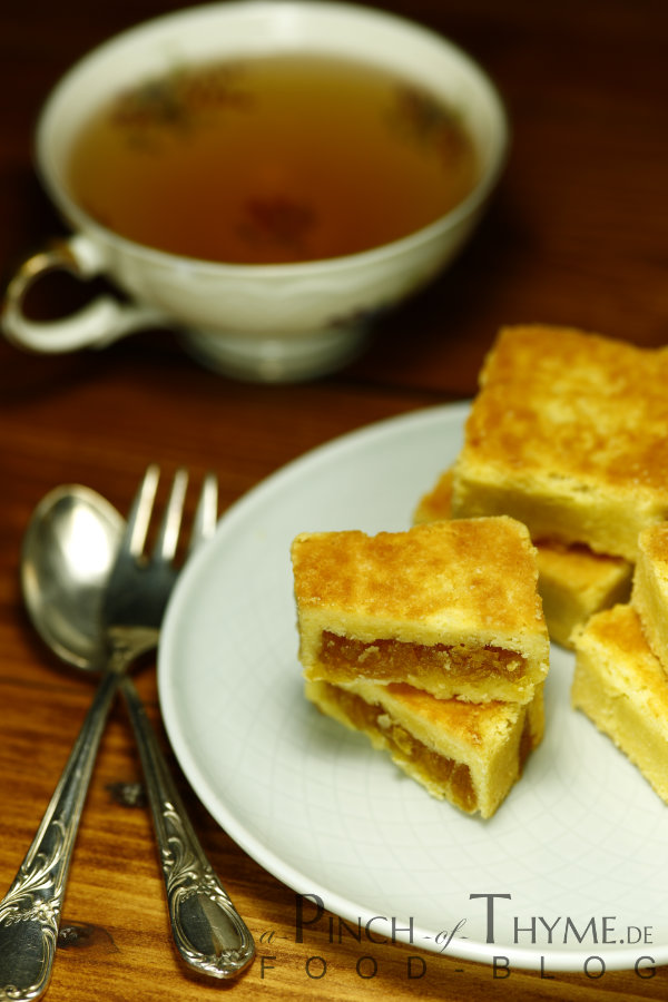 Taiwanesicher Ananaskuchen mit einer Tasse Oolong Tee